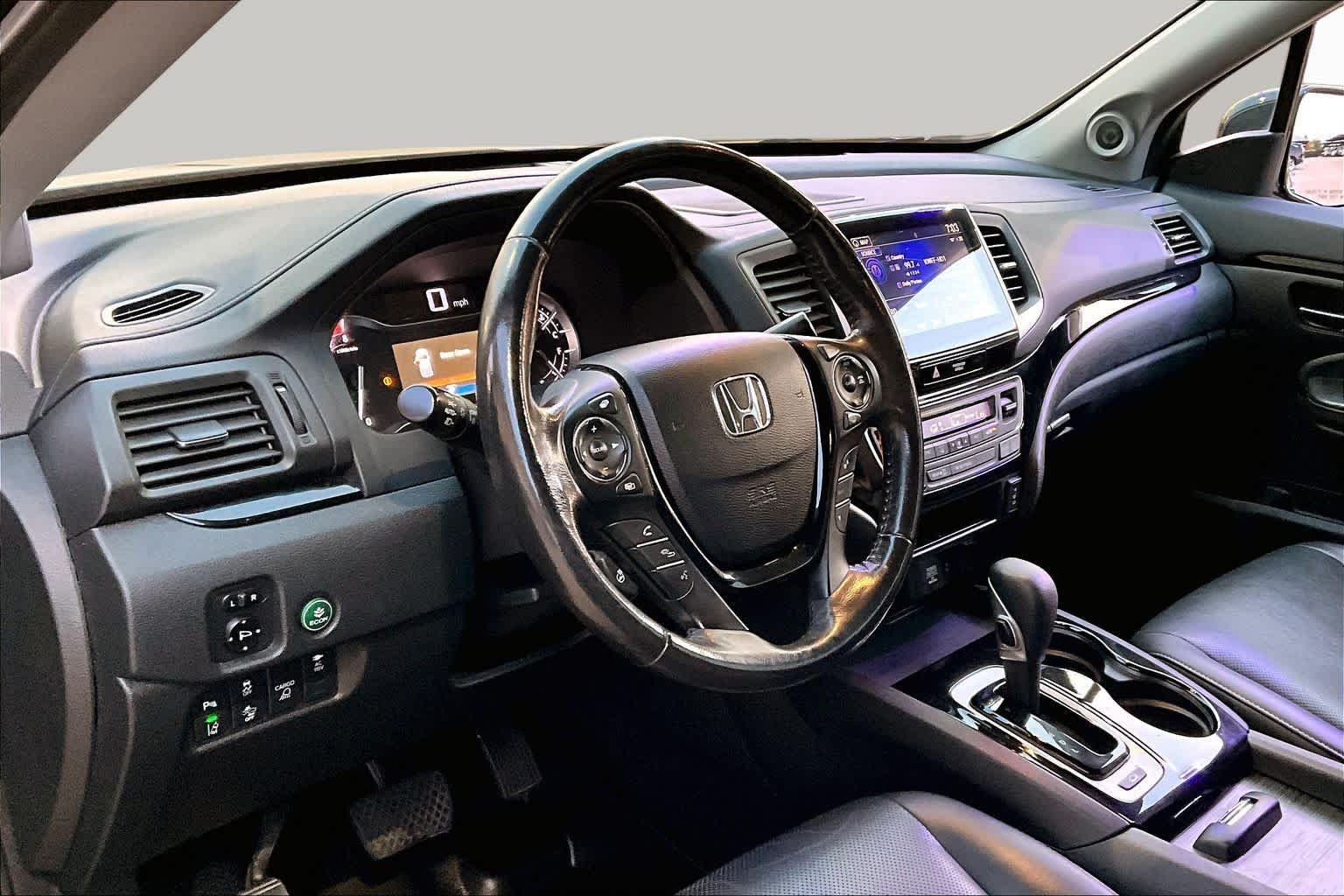 Used 2017 Crystal Black Pearl Honda RTL-E image 17