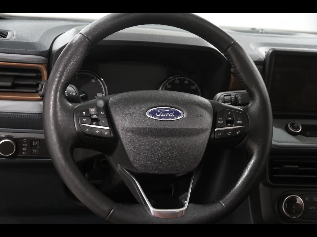 Used 2022 Hot Pepper Red Metallic Tinted Clearcoat Ford Lariat image 8