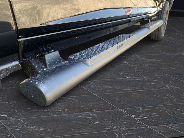 New 2025 Diamond Black Crystal Pearl-Coat Exterior Paint RAM Tradesman image 38