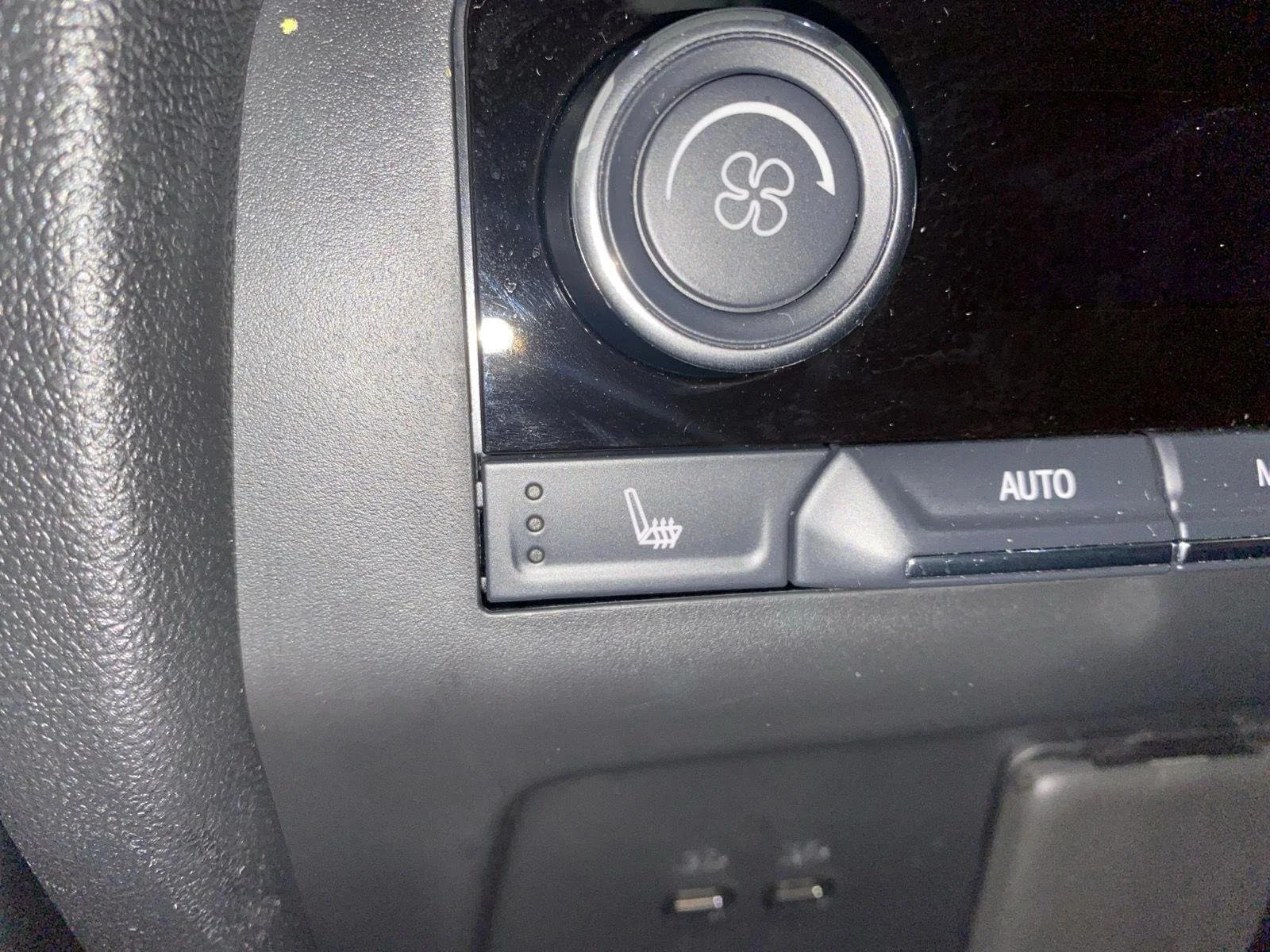 Used 2025 Ebony Twilight Metallic Buick Avenir image 36