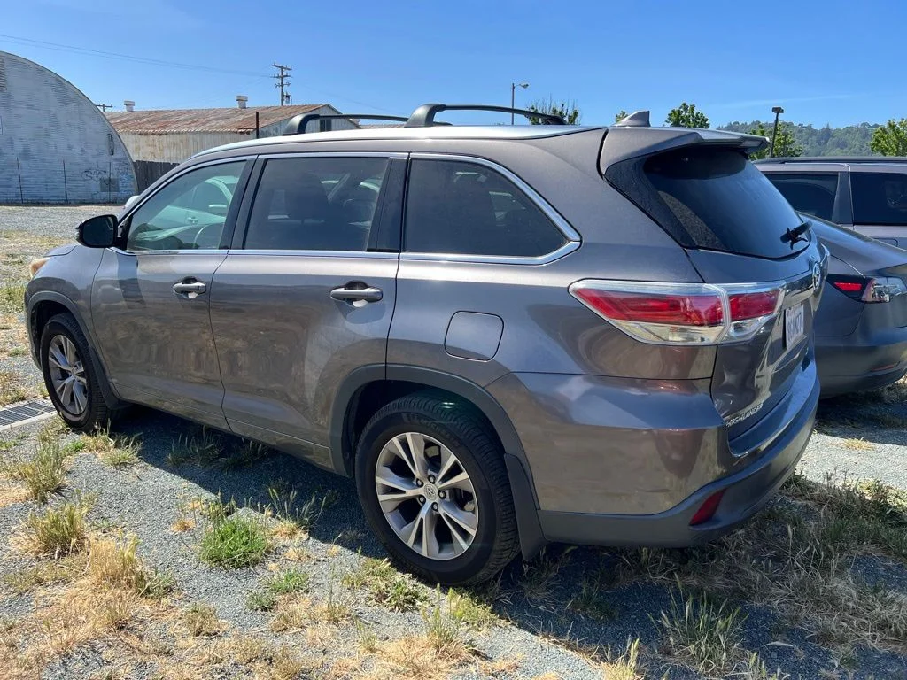 Used 2015 Gray Toyota XLE V6 image 5