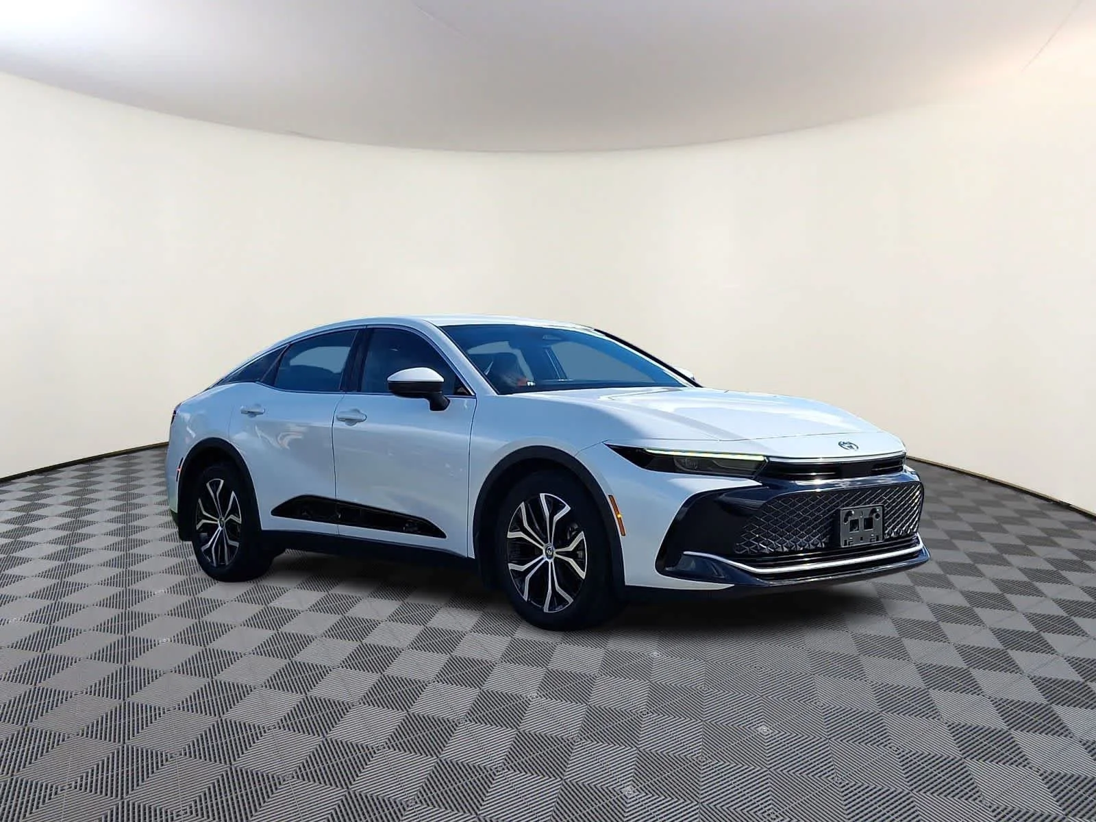 Certified Used 2023 Oxygen White Toyota XLE image 4