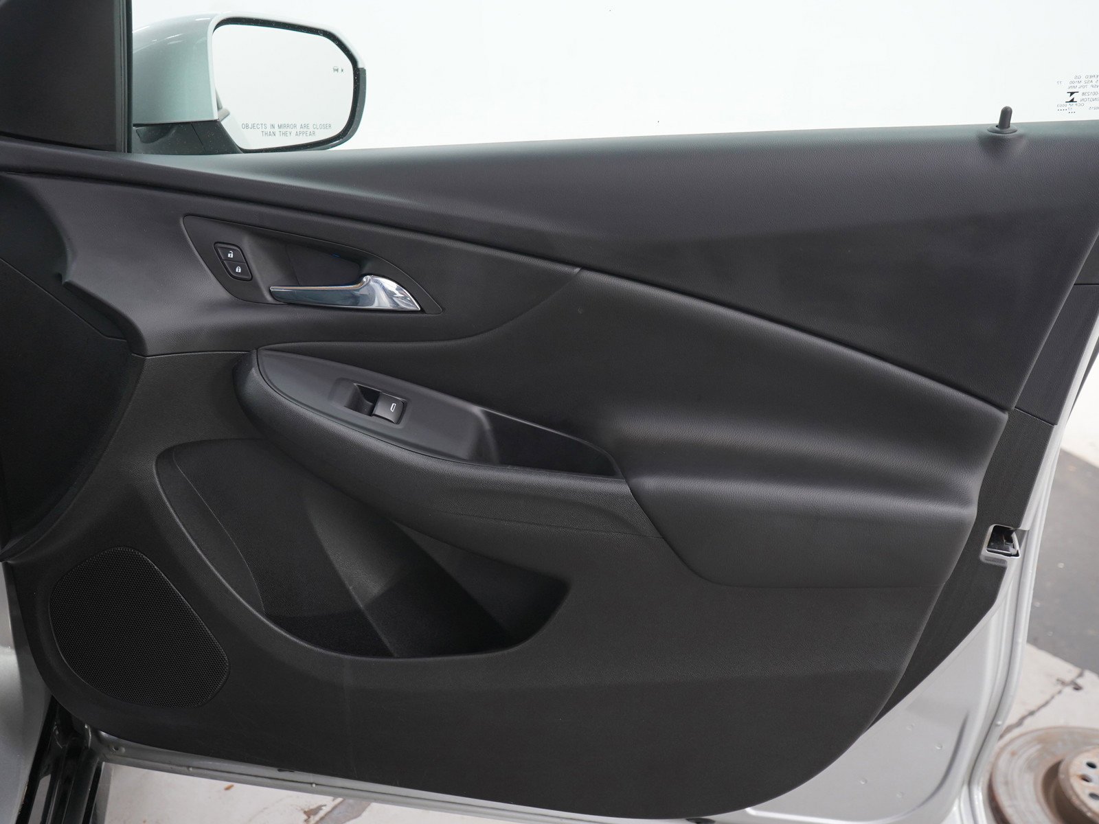 Used 2018 Silver Ice Metallic Chevrolet Lt image 9