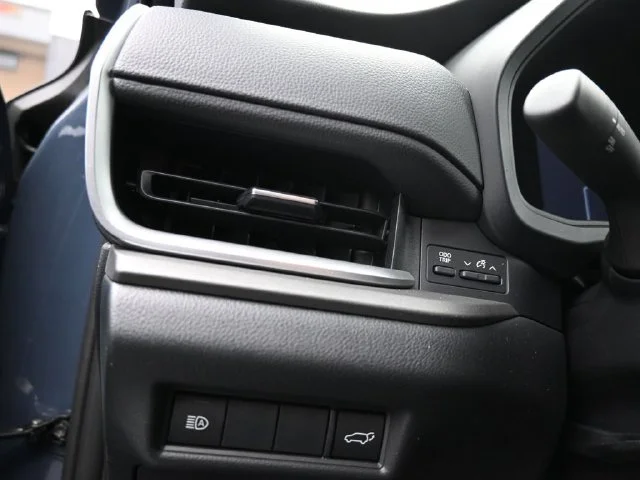 Used 2025 White Toyota XLE image 15