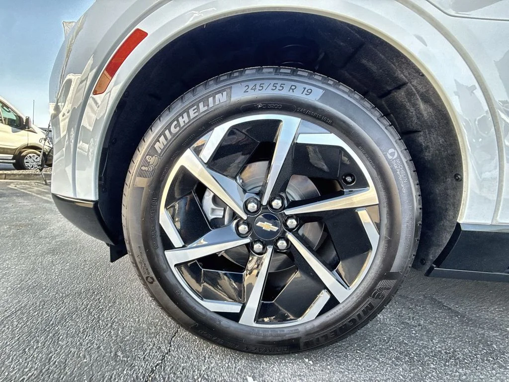 Used 2024 Summit White Chevrolet LT image 32