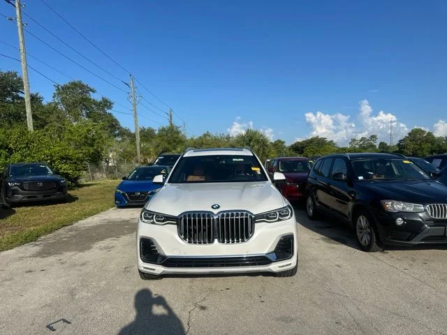 Used 2021 White BMW xDrive40i image 7