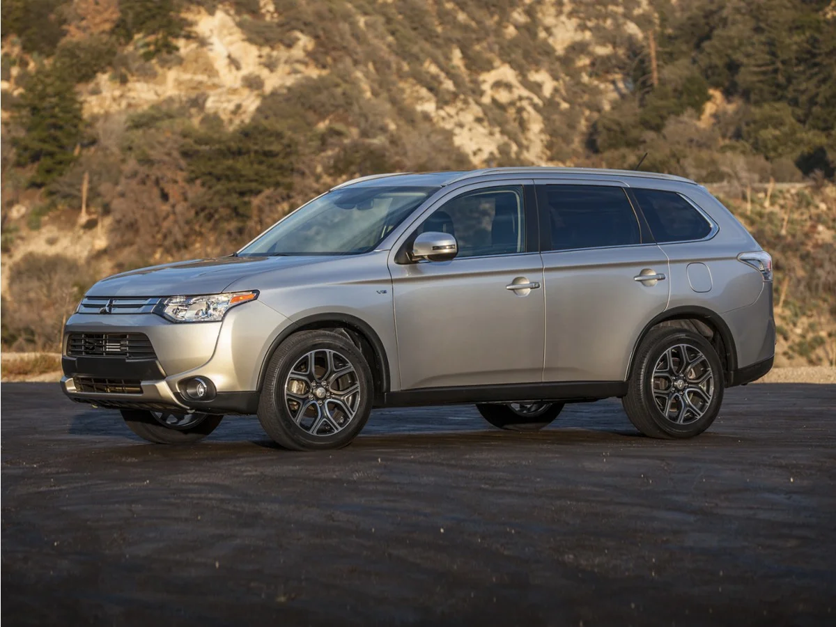 Used 2015  Mitsubishi SE image 1