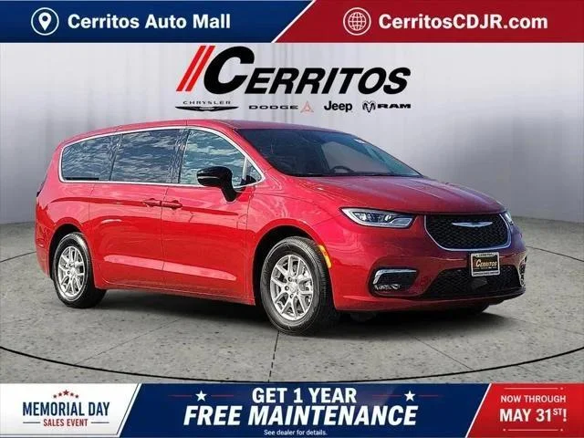 2026 Chrysler Pacifica Select's photo