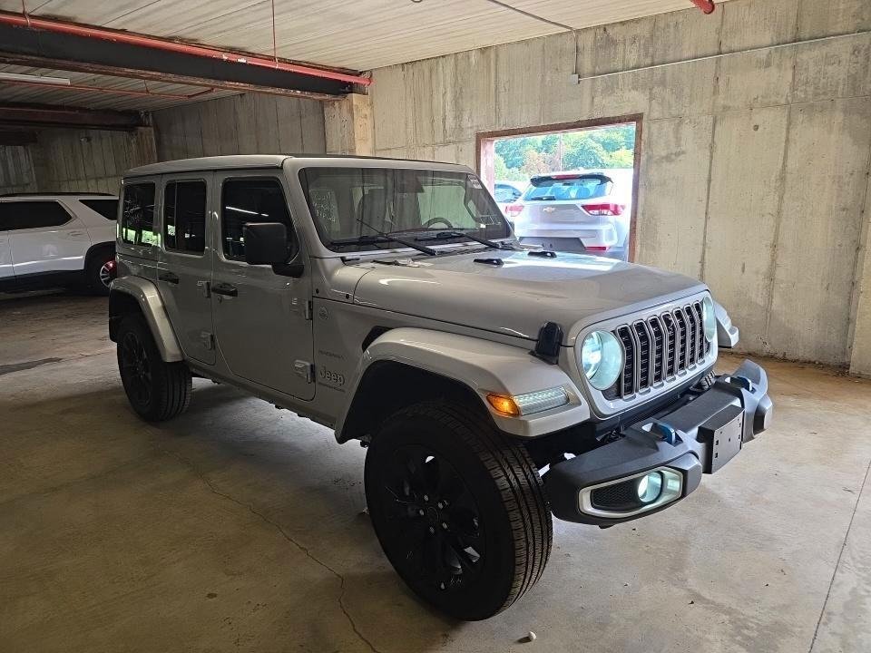 Used 2024 Silver Jeep Sahara image 2