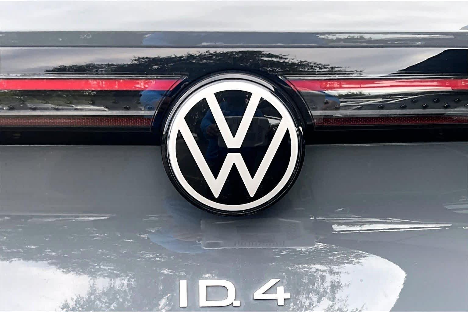 Used 2024 Pure Gray Volkswagen S image 32