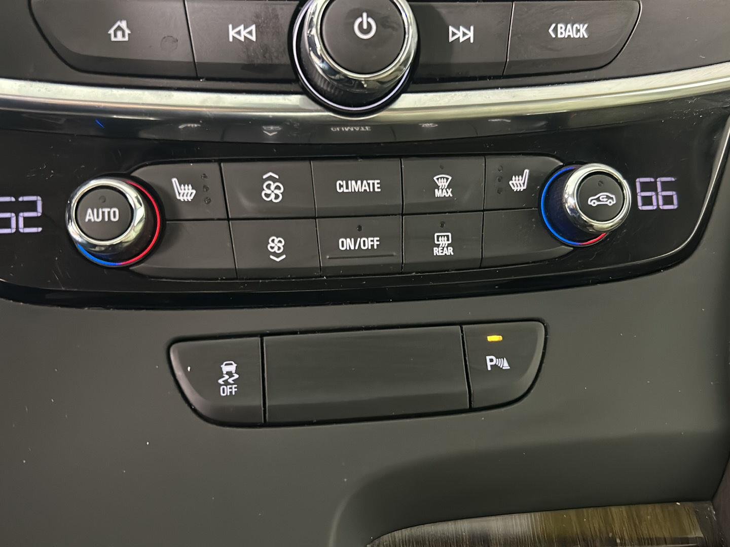 Used 2017 White Frost Tricoat Buick Essence image 18