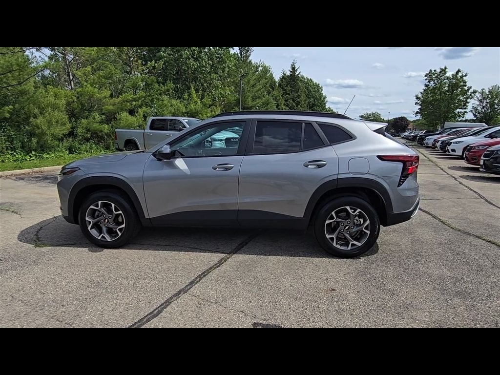 Used 2025 Gray Chevrolet LT image 5