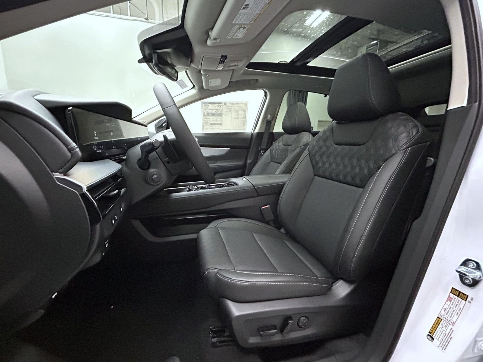 New 2026 White Pearl Nissan Platinum image 10