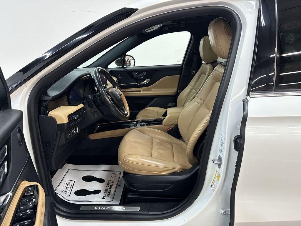 Used 2021 White Lincoln Reserve image 12