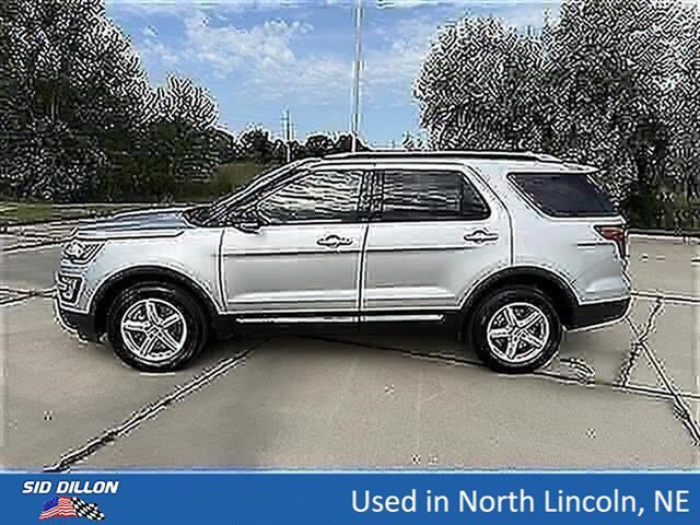 Used 2017 Ingot Silver Metallic Ford XLT image 2