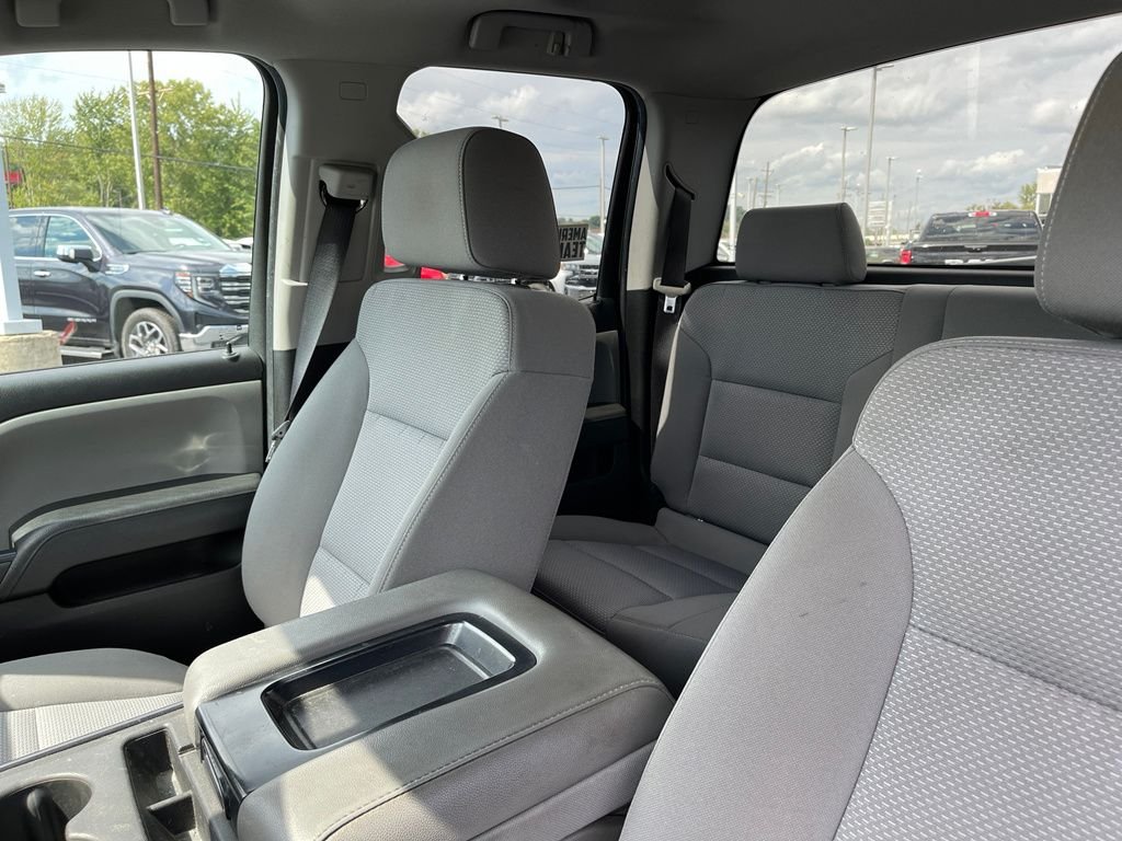Used 2018 Summit White Chevrolet WT image 13