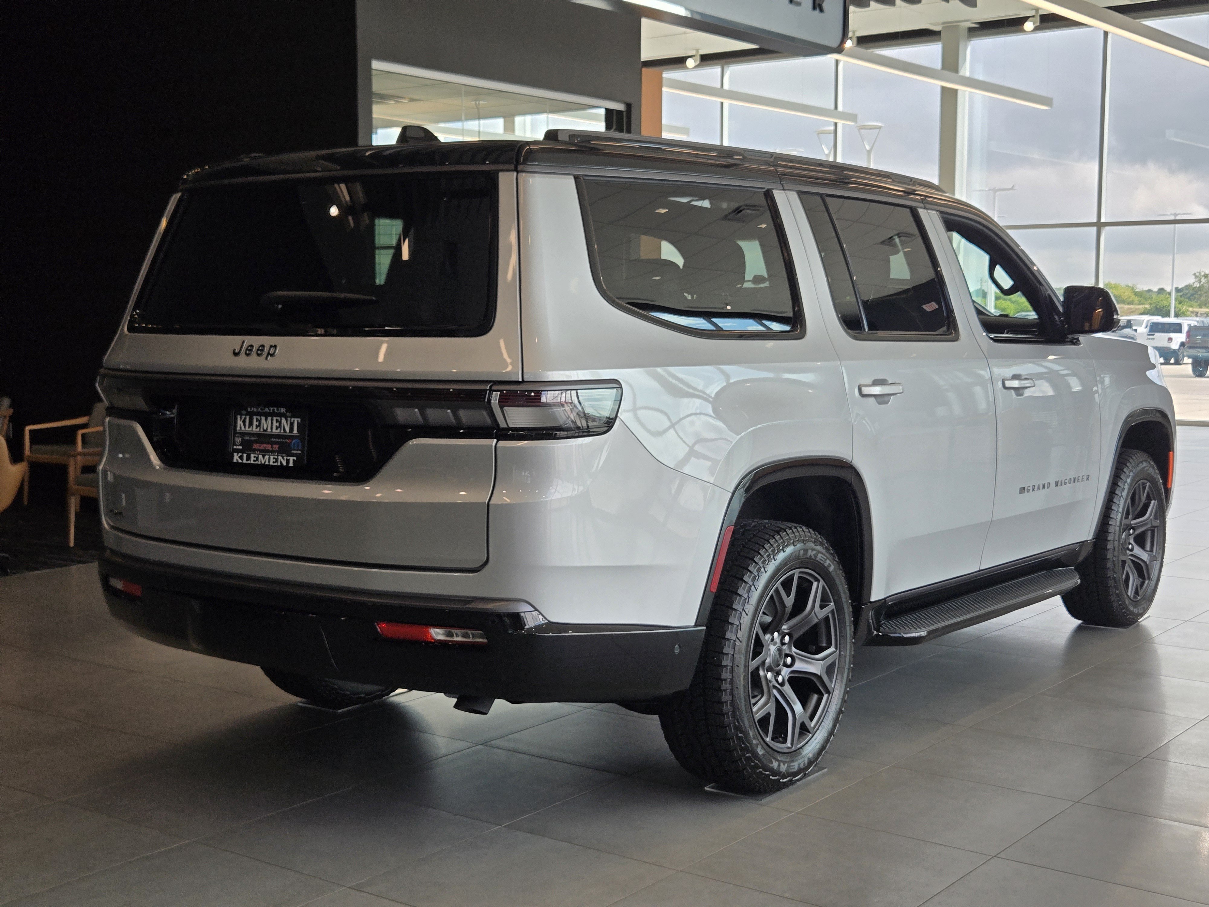 New 2026 Silver-Zynith Exterior Paint Jeep Upland image 4