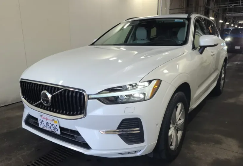2022 Volvo XC60 B5 Momentum AWD's photo