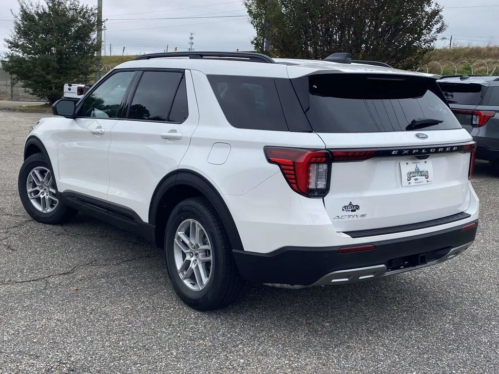 New 2026 Star White Metallic Tri-Coat Ford Active image 5