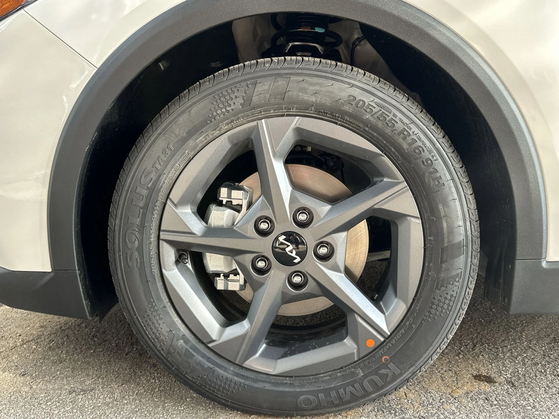 New 2026 Snow White Pearl Kia LXS image 11