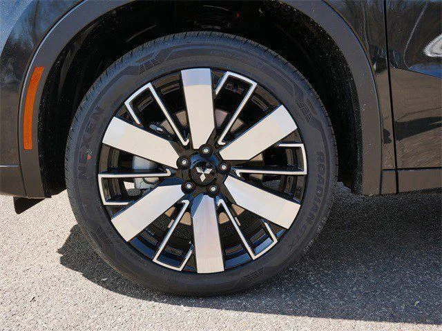 New 2026 Black Diamond Mitsubishi SE image 3