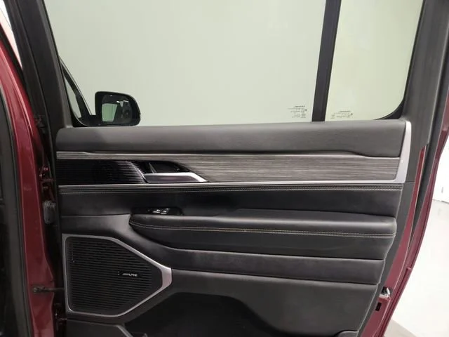 2024 Jeep Wagoneer L Series II - Photo 41