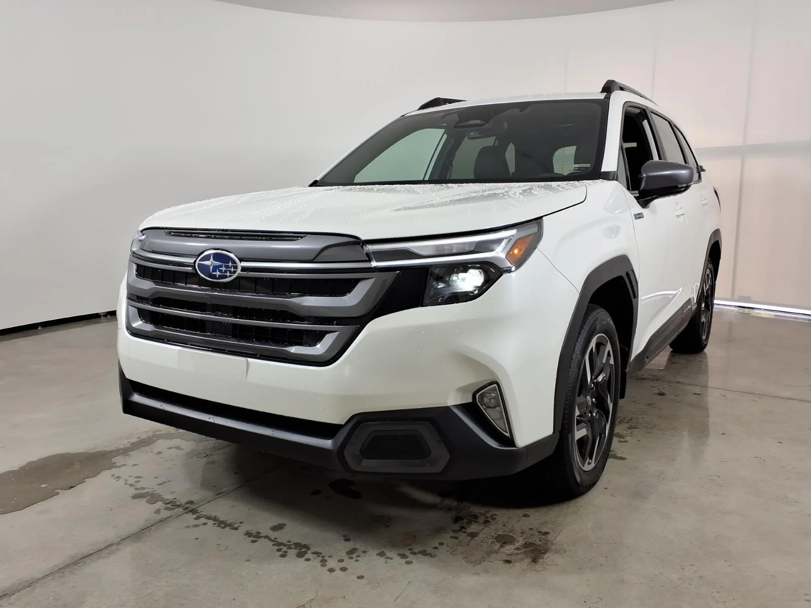 New 2026 CRYSTAL WHITE PEARL SUBARU Limited Hybrid image 39