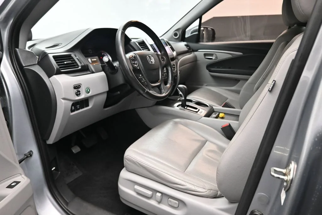 Used 2017  Honda RTL-T image 15
