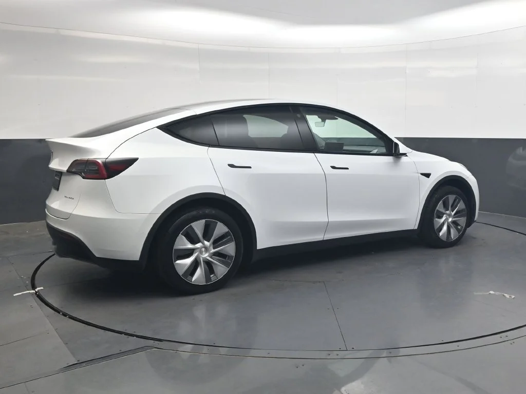 Used 2022  Tesla Long Range image 4