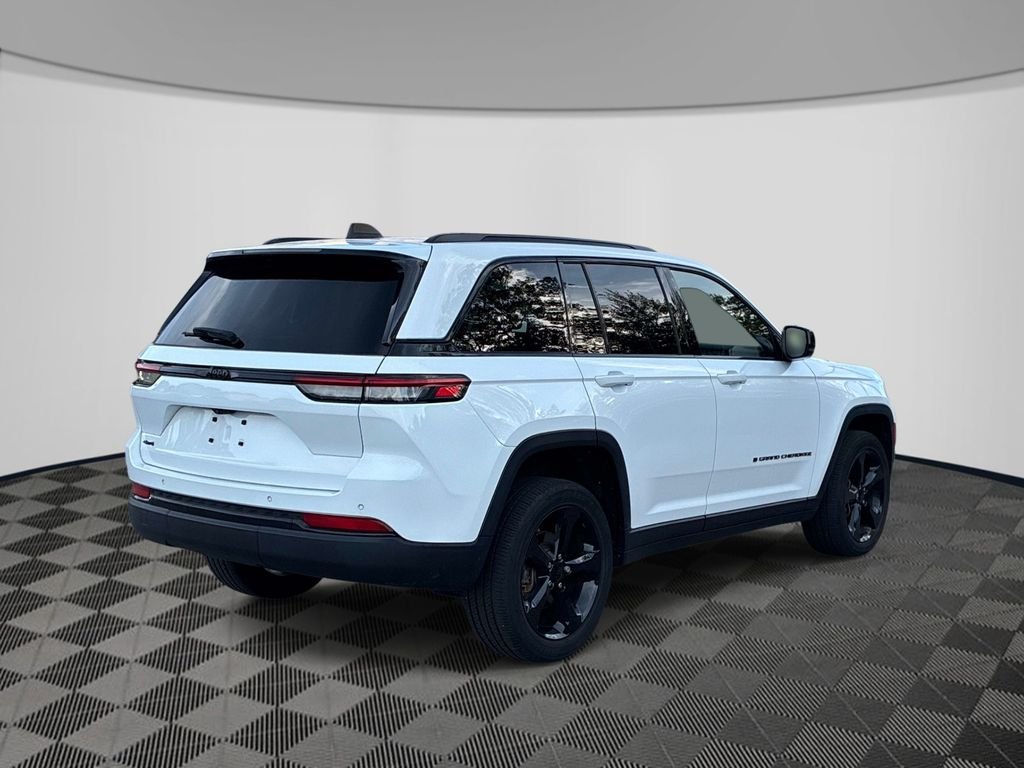 Used 2023 White Jeep Altitude X image 7