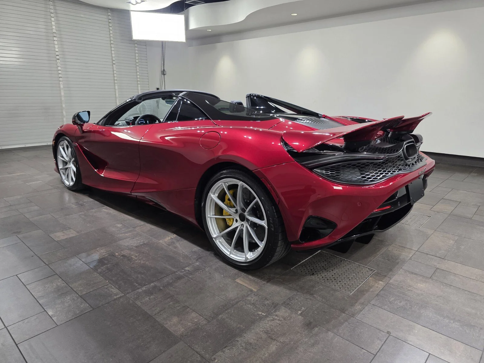 New 2027 MSO Amaranth Red McLaren Spider image 4