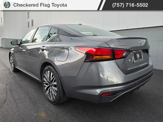 Used 2025 Gun Metallic Nissan 2.5 SV image 3