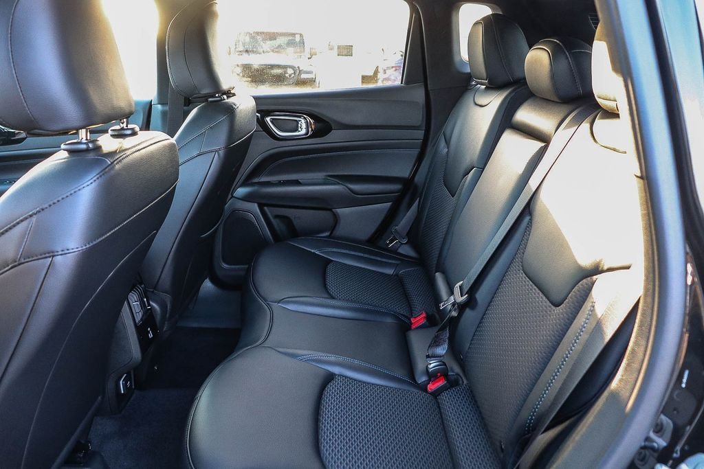New 2026 Diamond Black Jeep Latitude image 21
