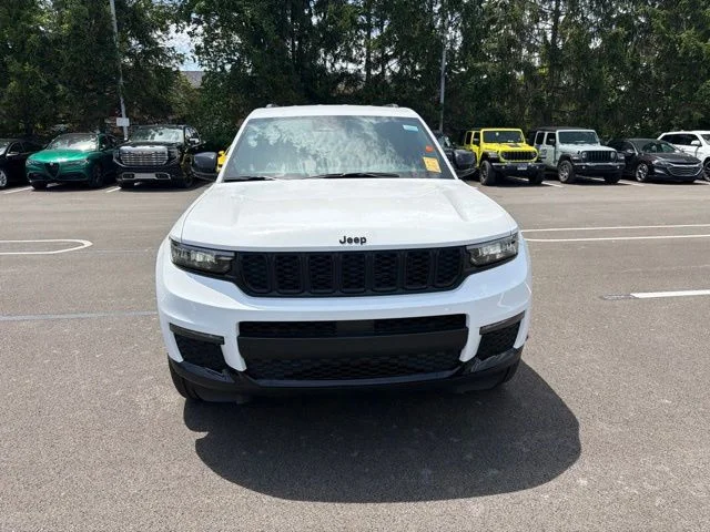 Used 2025 White Jeep Limited image 2