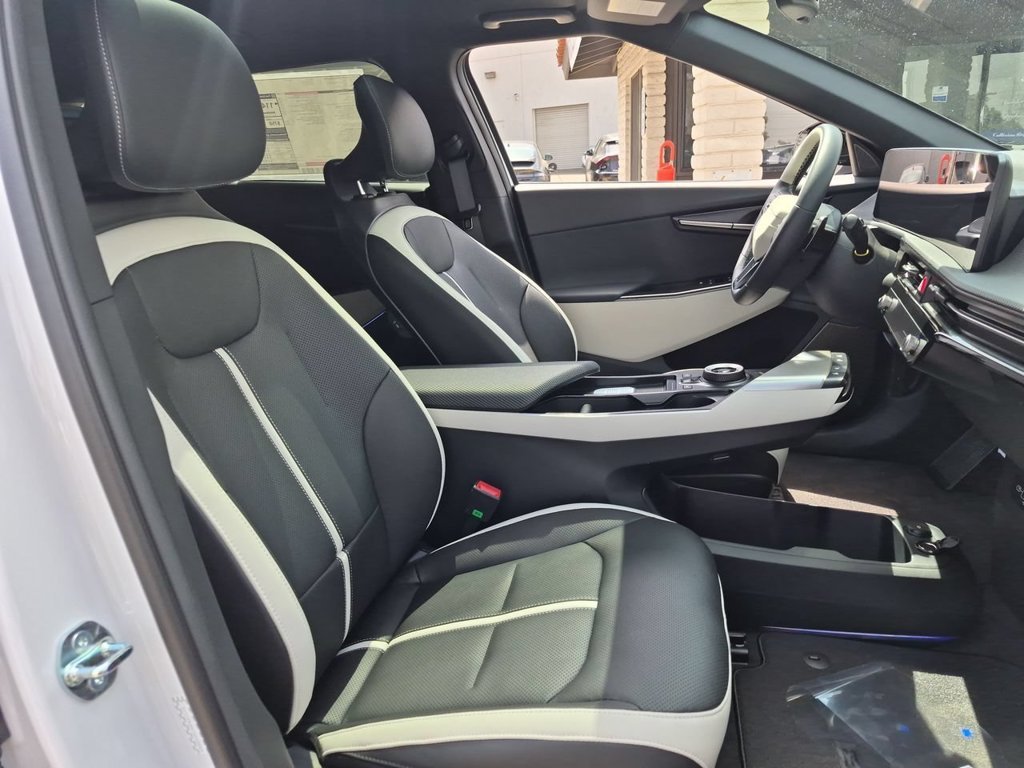 New 2026 Glacial White Pearl / Black Ro Kia GT-LINE image 29