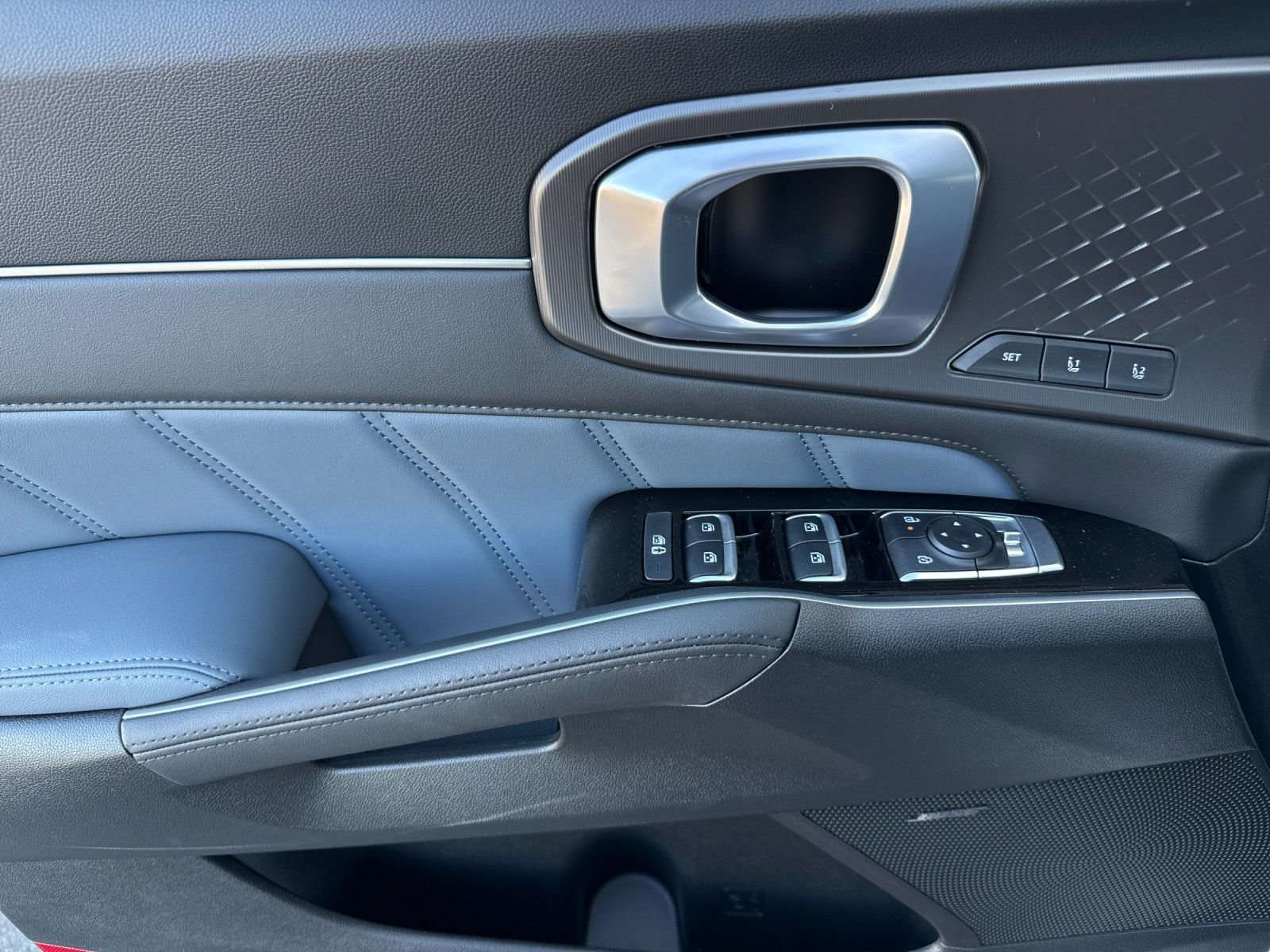 2025 Kia Sorento SX Prestige Hybrid - Photo 10