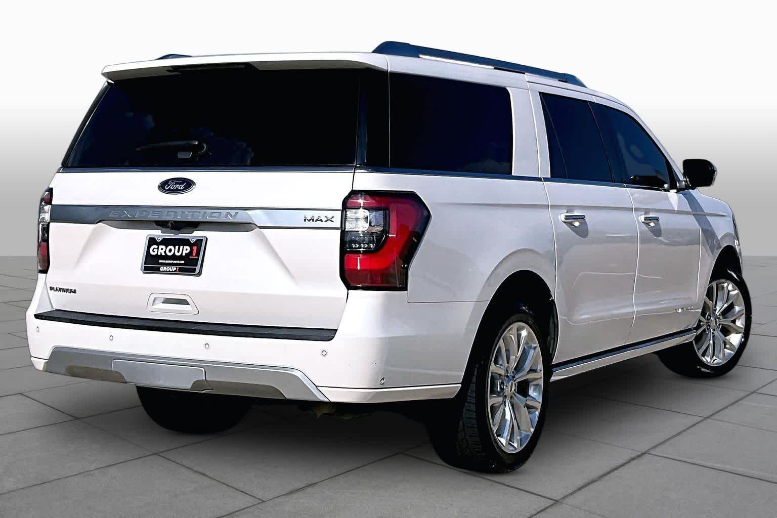 Used 2019 White Platinum Metallic Tri-Coat Ford Platinum image 13
