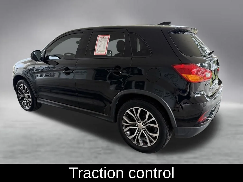 Used 2019 Black Mitsubishi 2.0 SE image 4