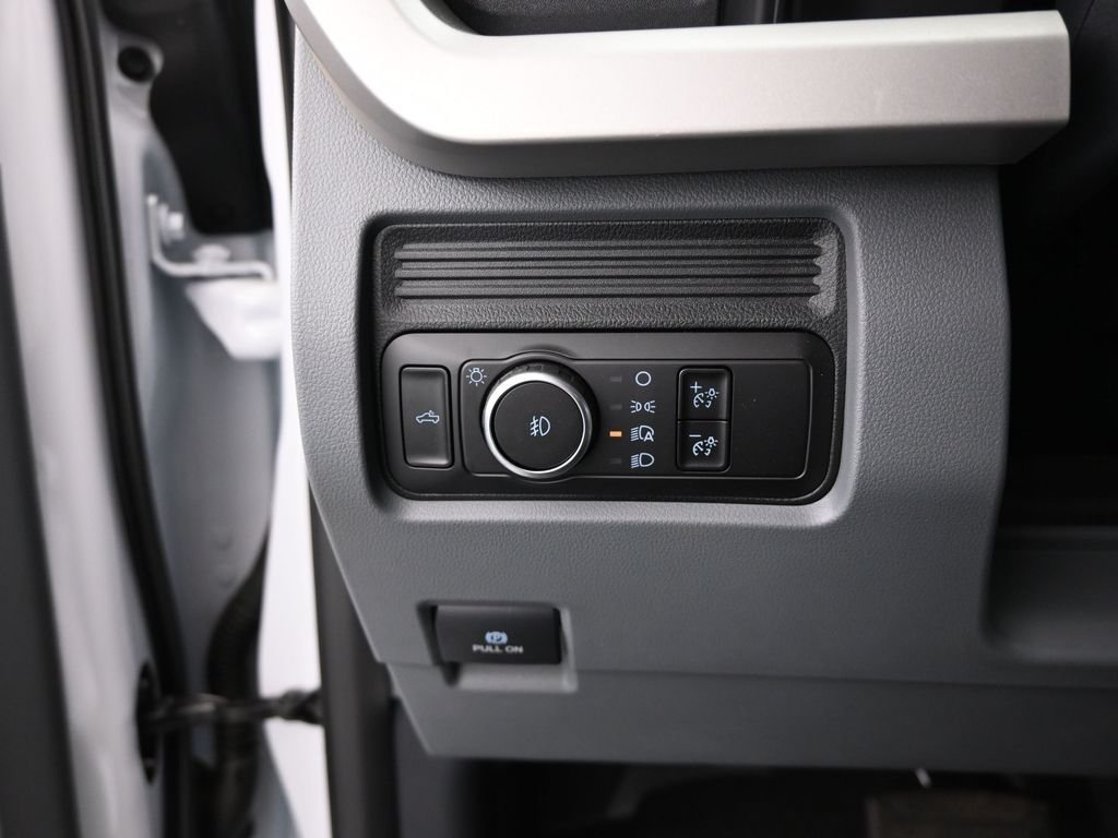 New 2025 Oxford White Ford XL image 11