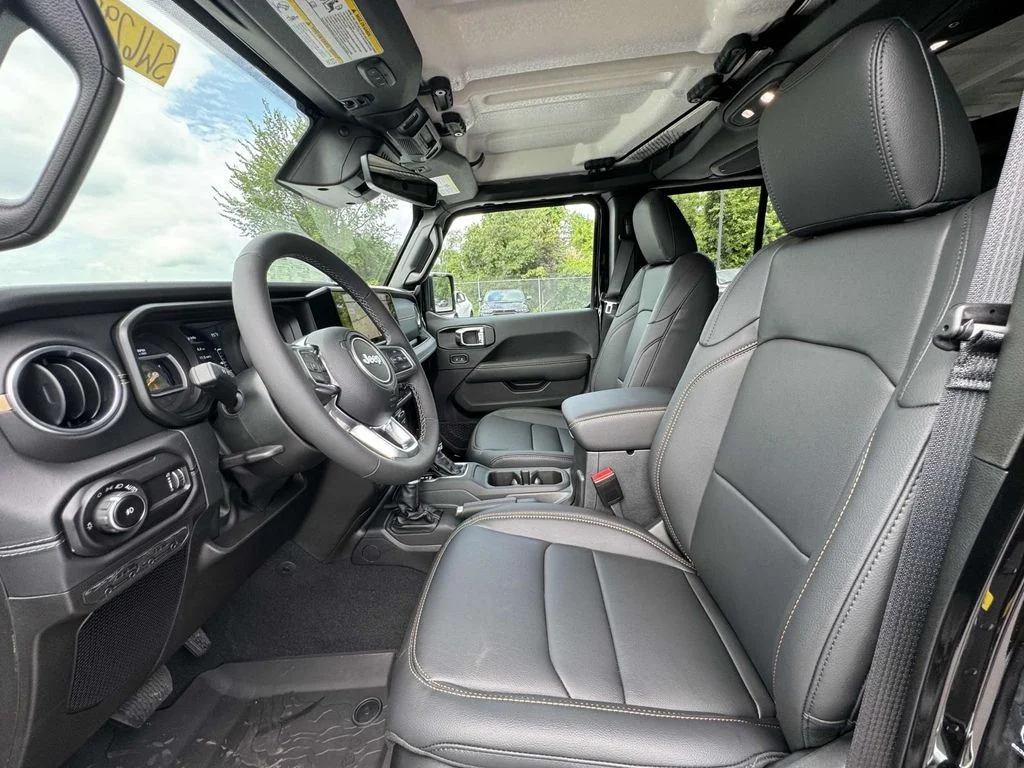 2025 Jeep Wrangler 4-Door Sahara - Photo 14