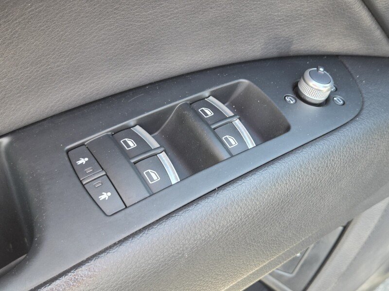 Used 2015 Blue Audi 3.0 TDI Premium Plus image 26