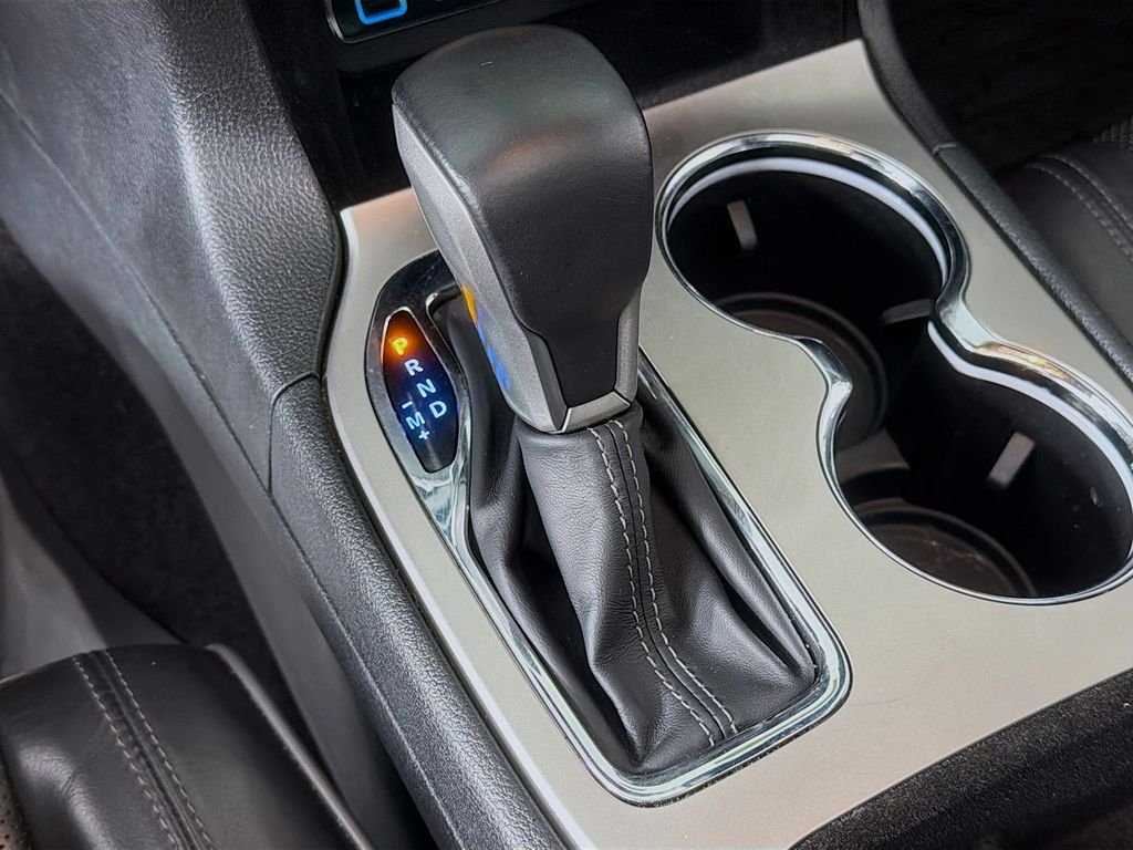 Used 2019 Ivory 3-Coat Jeep Overland image 17