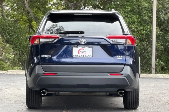 2025 Toyota RAV4 XLE - Photo 5