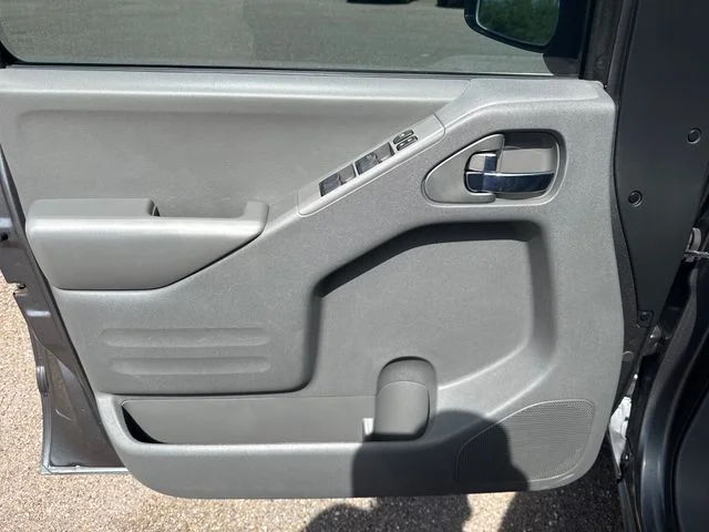 Used 2016 Gray Nissan SV image 10