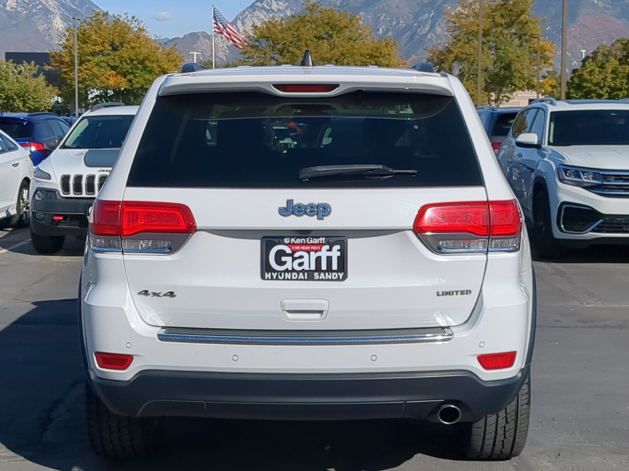 Used 2017 Bright White Clearcoat Jeep Limited image 4