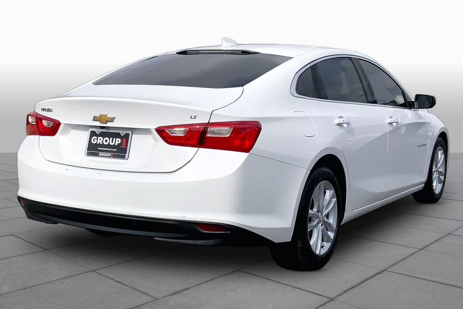 Used 2018 Summit White Chevrolet LT image 13