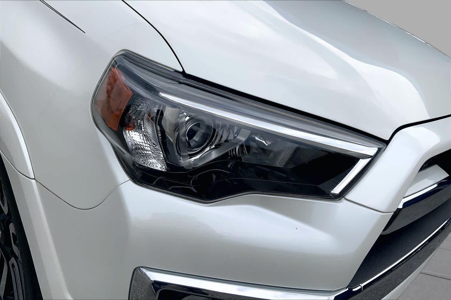 Used 2018 Blizzard Pearl Toyota Limited image 28