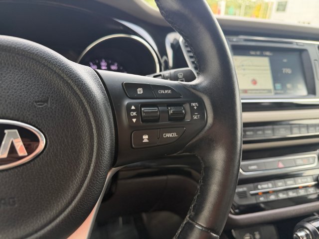Used 2016 Black Kia SXL image 12