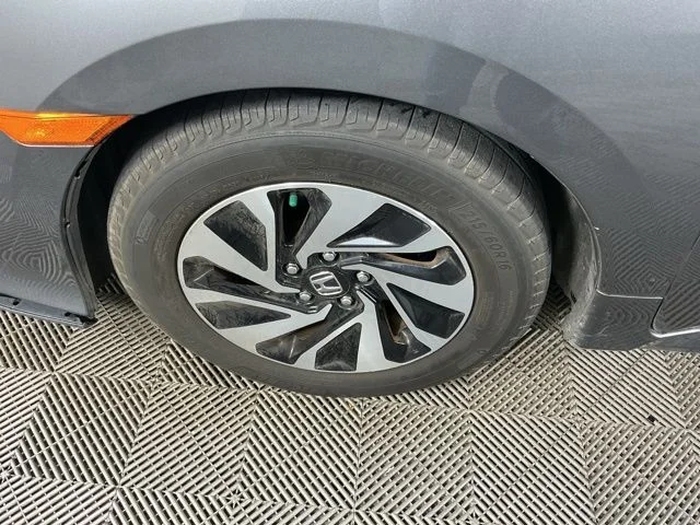 Used 2017  Honda LX image 9