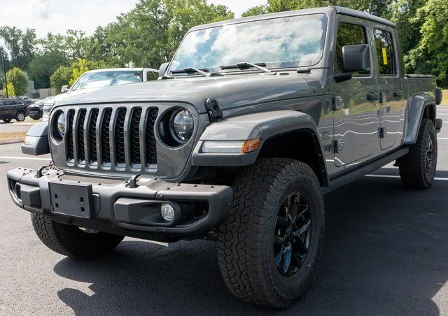 Used 2023 Gray Jeep Sport S image 1